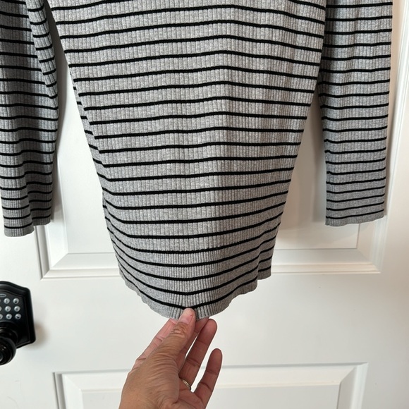 DKNY women black gray stripe long sleeve turtle neck sweater size Large - Picture 4 of 10